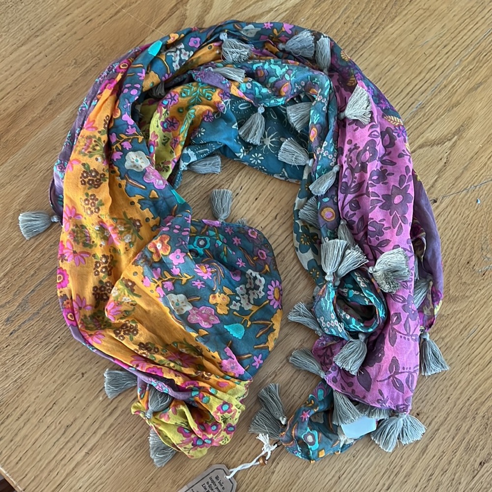 NWT Natural Life lightweight Sayulita Scarf